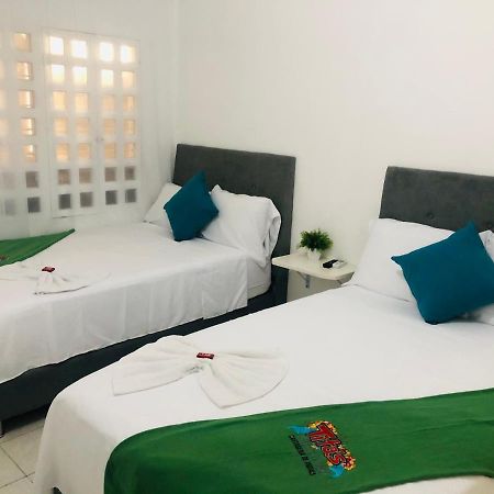Tita'S Airport Hotel Cartagena エクステリア 写真