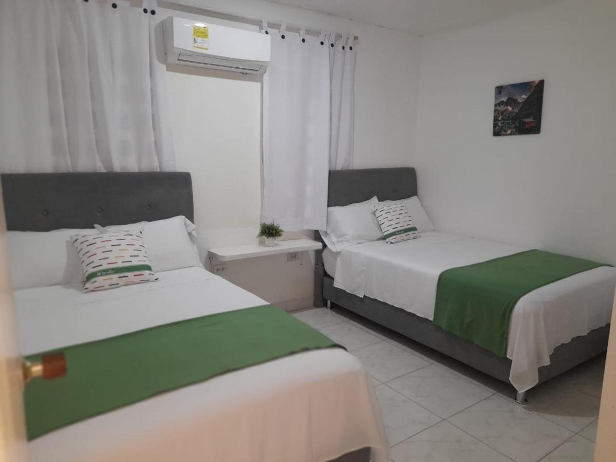 Tita'S Airport Hotel Cartagena エクステリア 写真