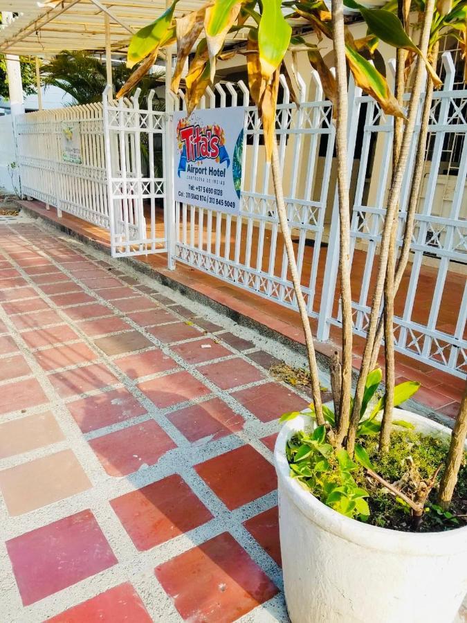 Tita'S Airport Hotel Cartagena エクステリア 写真
