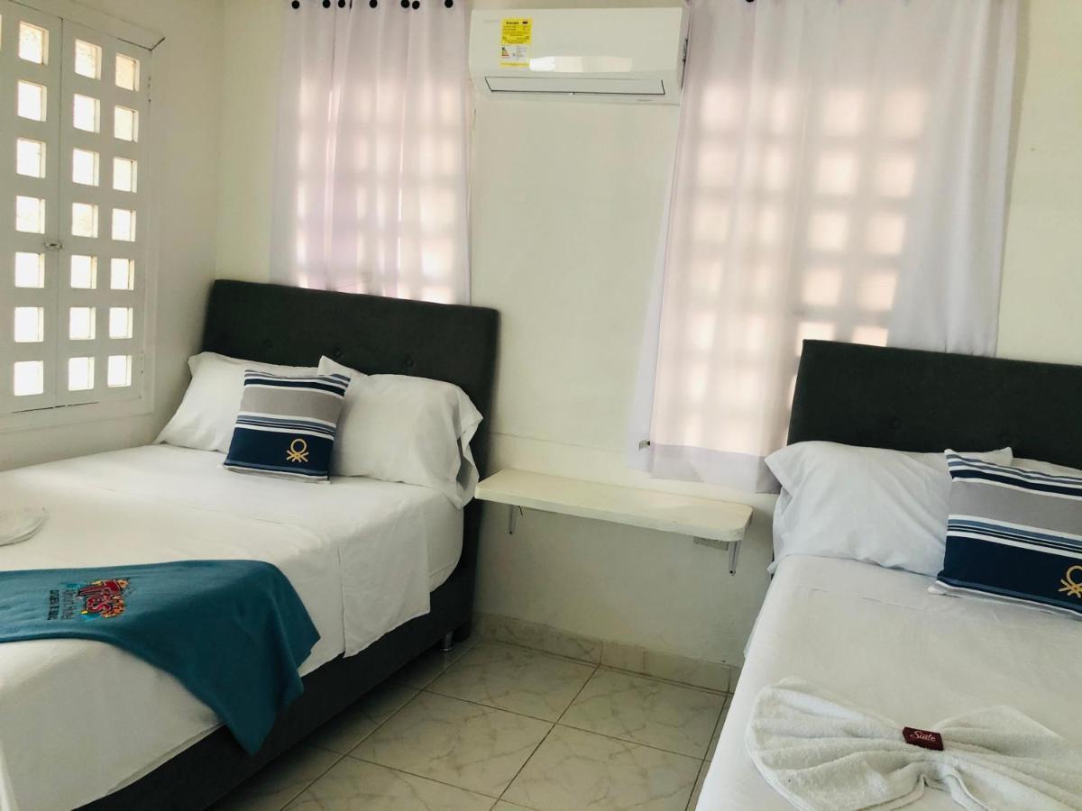 Tita'S Airport Hotel Cartagena エクステリア 写真